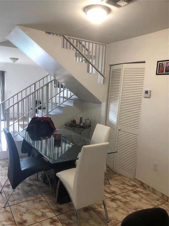 Activo con contrato: $249,900 (2 camas, 1 baños, 930 Pies cuadrados)