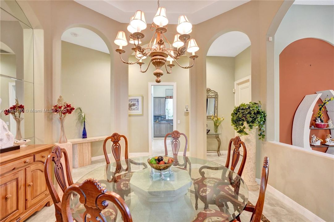 Недавно продано: $649,000 (3 спален, 2 ванн, 2749 Квадратных фут)