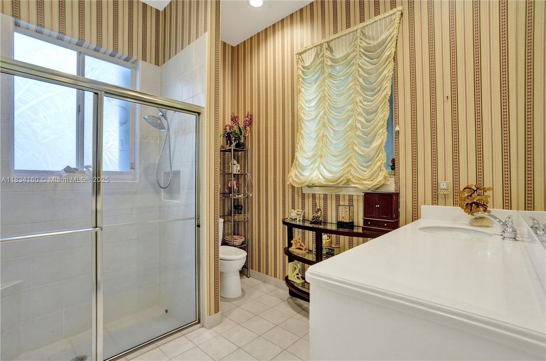 Недавно продано: $649,000 (3 спален, 2 ванн, 2749 Квадратных фут)