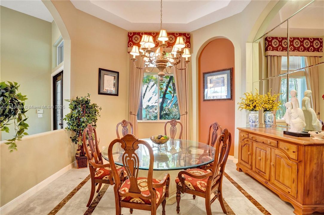 Недавно продано: $649,000 (3 спален, 2 ванн, 2749 Квадратных фут)