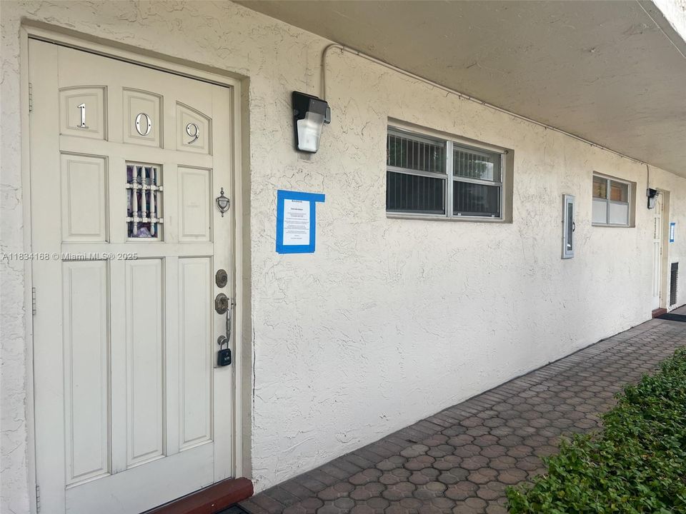 For Sale: $149,900 (2 beds, 2 baths, 1170 Square Feet)