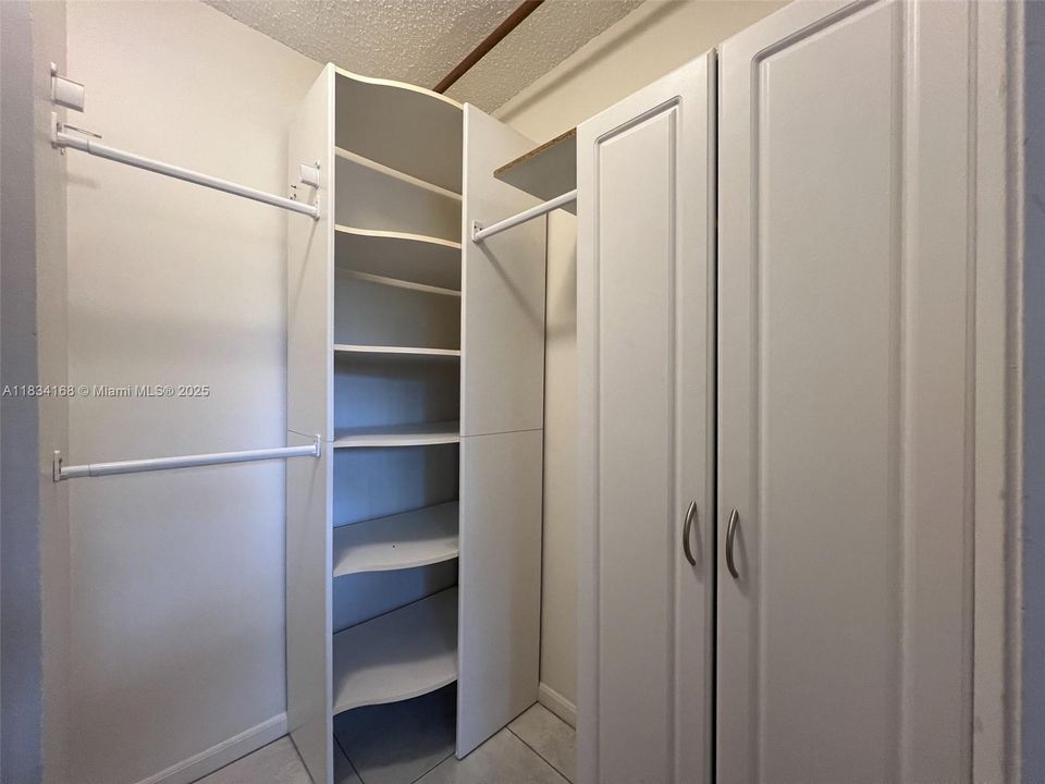 For Sale: $149,900 (2 beds, 2 baths, 1170 Square Feet)