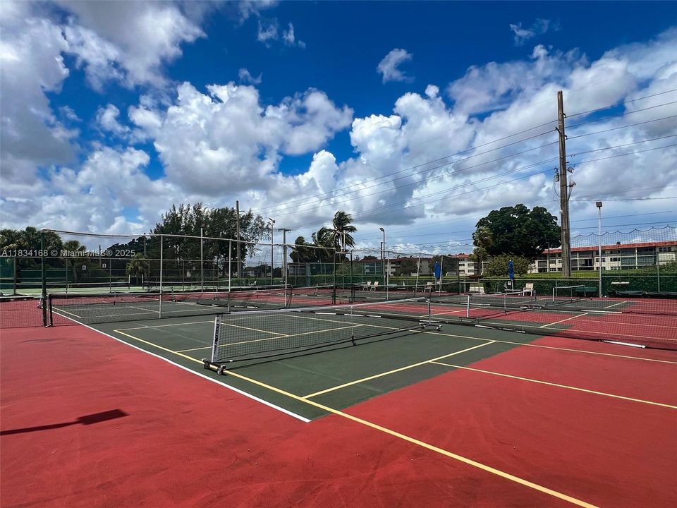 For Sale: $149,900 (2 beds, 2 baths, 1170 Square Feet)