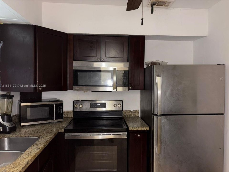Active With Contract: $150,000 (2 beds, 1 baths, 772 Square Feet)
