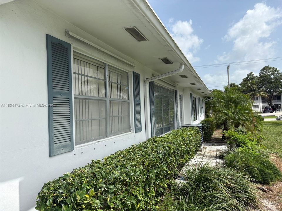 Active With Contract: $150,000 (2 beds, 1 baths, 772 Square Feet)