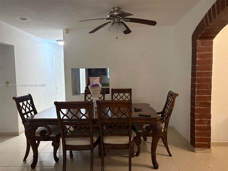 Active With Contract: $150,000 (2 beds, 1 baths, 772 Square Feet)