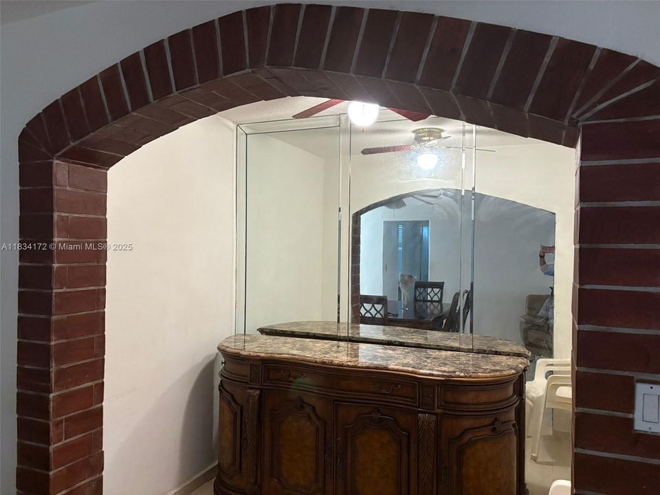 Active With Contract: $150,000 (2 beds, 1 baths, 772 Square Feet)