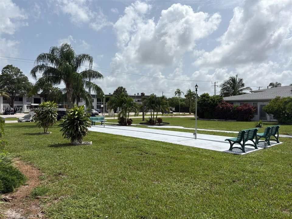 Active With Contract: $150,000 (2 beds, 1 baths, 772 Square Feet)