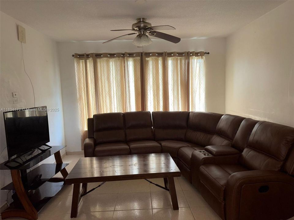 Active With Contract: $150,000 (2 beds, 1 baths, 772 Square Feet)