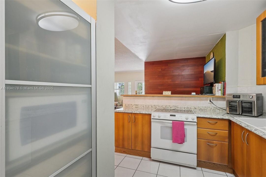 For Sale: $145,000 (2 beds, 2 baths, 1132 Square Feet)