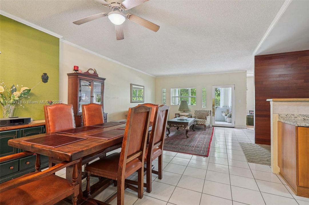 For Sale: $145,000 (2 beds, 2 baths, 1132 Square Feet)