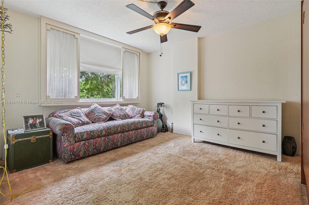 For Sale: $145,000 (2 beds, 2 baths, 1132 Square Feet)