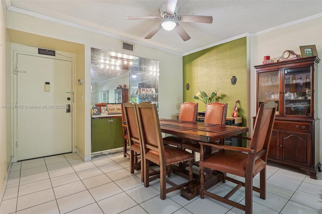 For Sale: $145,000 (2 beds, 2 baths, 1132 Square Feet)