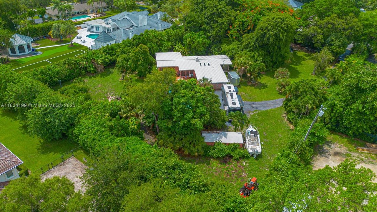 На продажу: $3,000,000 (1.32 acres)