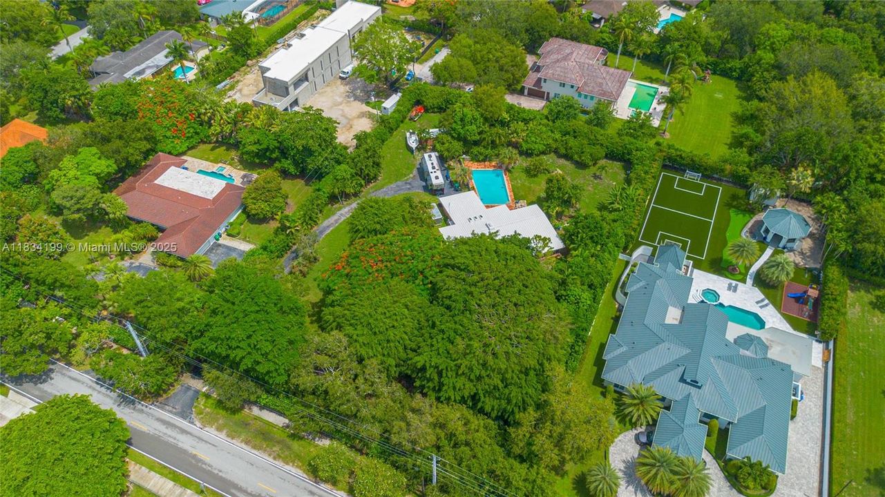 На продажу: $3,000,000 (1.32 acres)