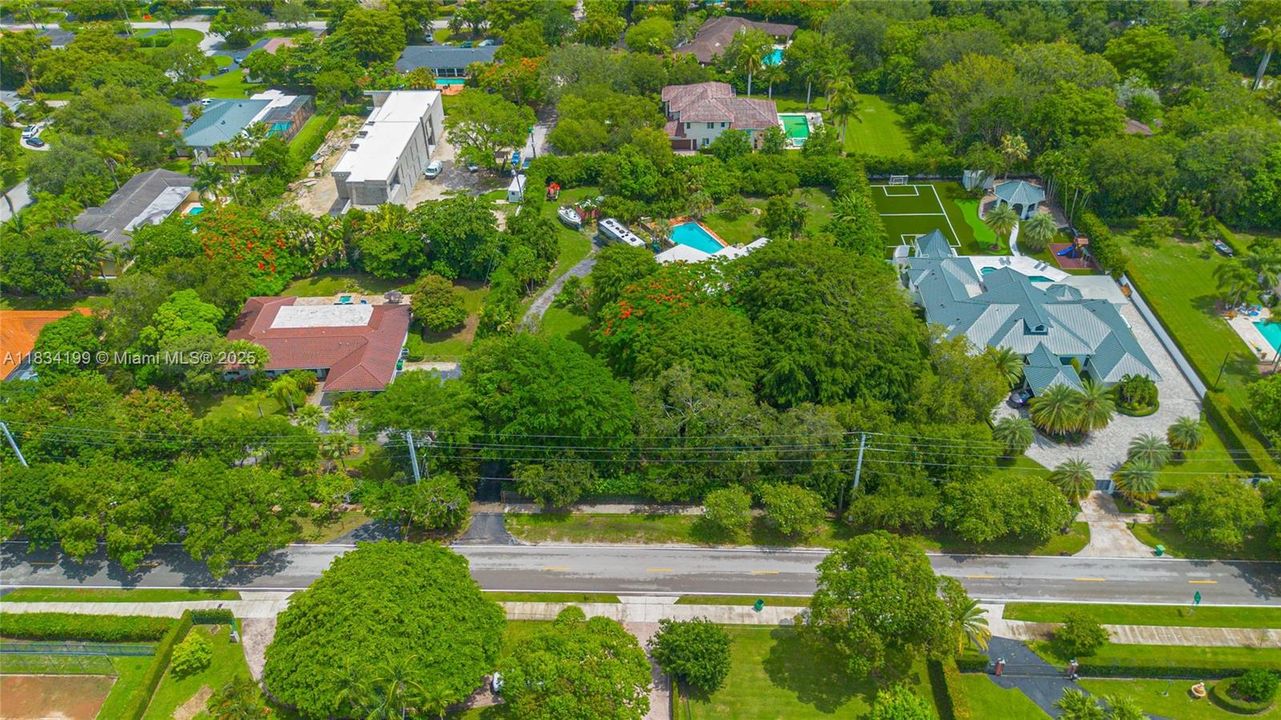 На продажу: $3,000,000 (1.32 acres)