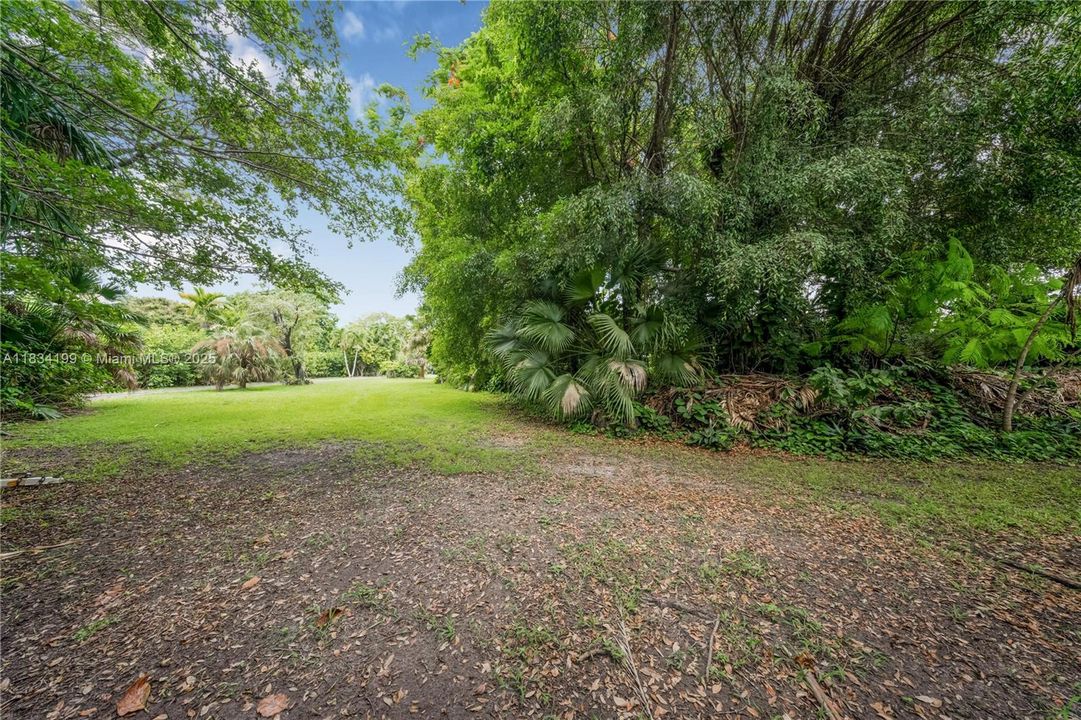 На продажу: $3,000,000 (1.32 acres)