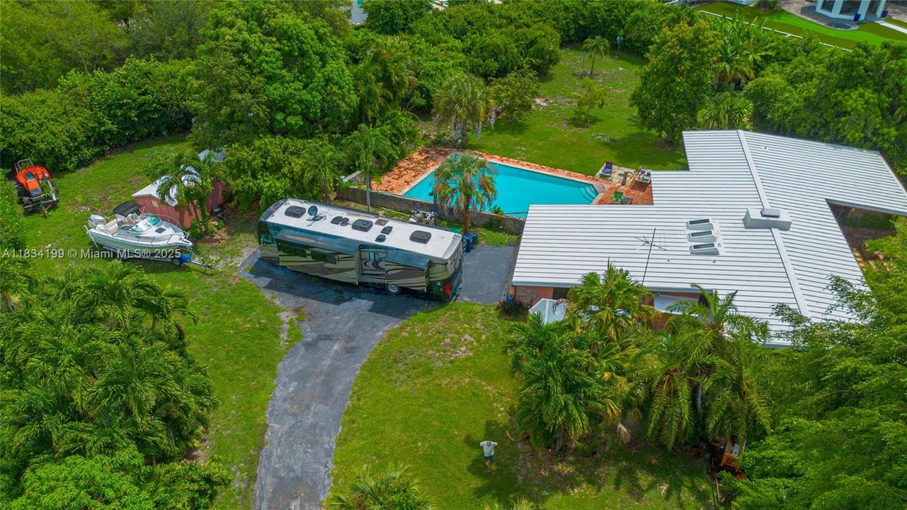 На продажу: $3,000,000 (1.32 acres)