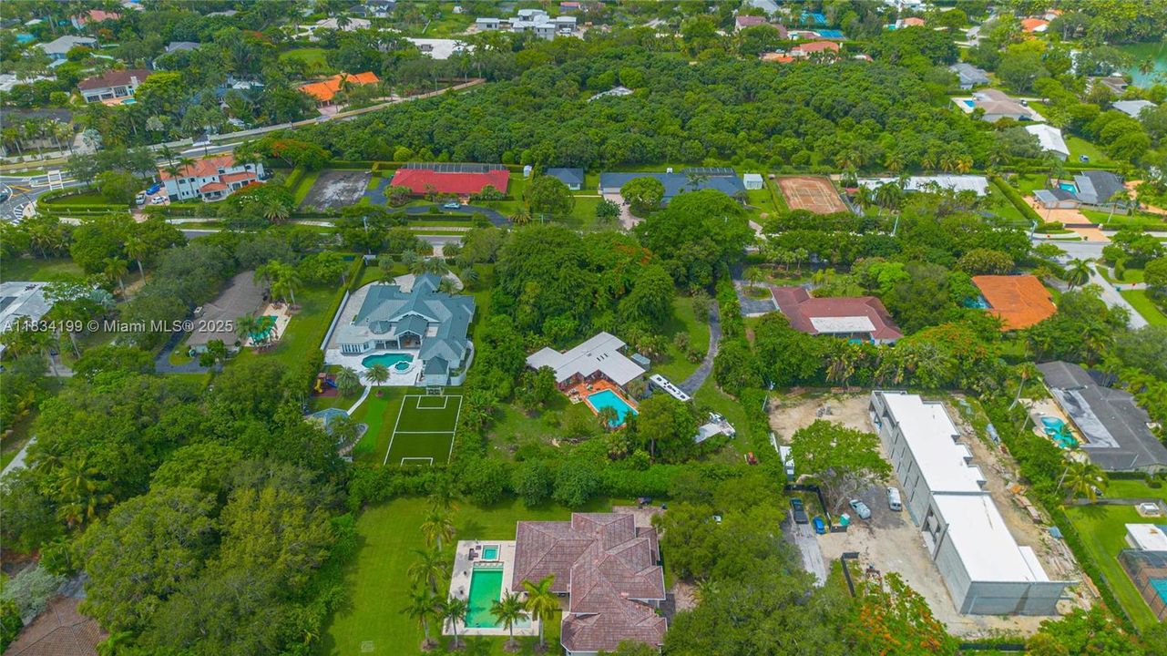 На продажу: $3,000,000 (1.32 acres)