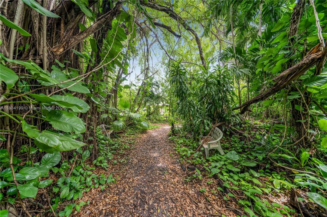 На продажу: $3,000,000 (1.32 acres)