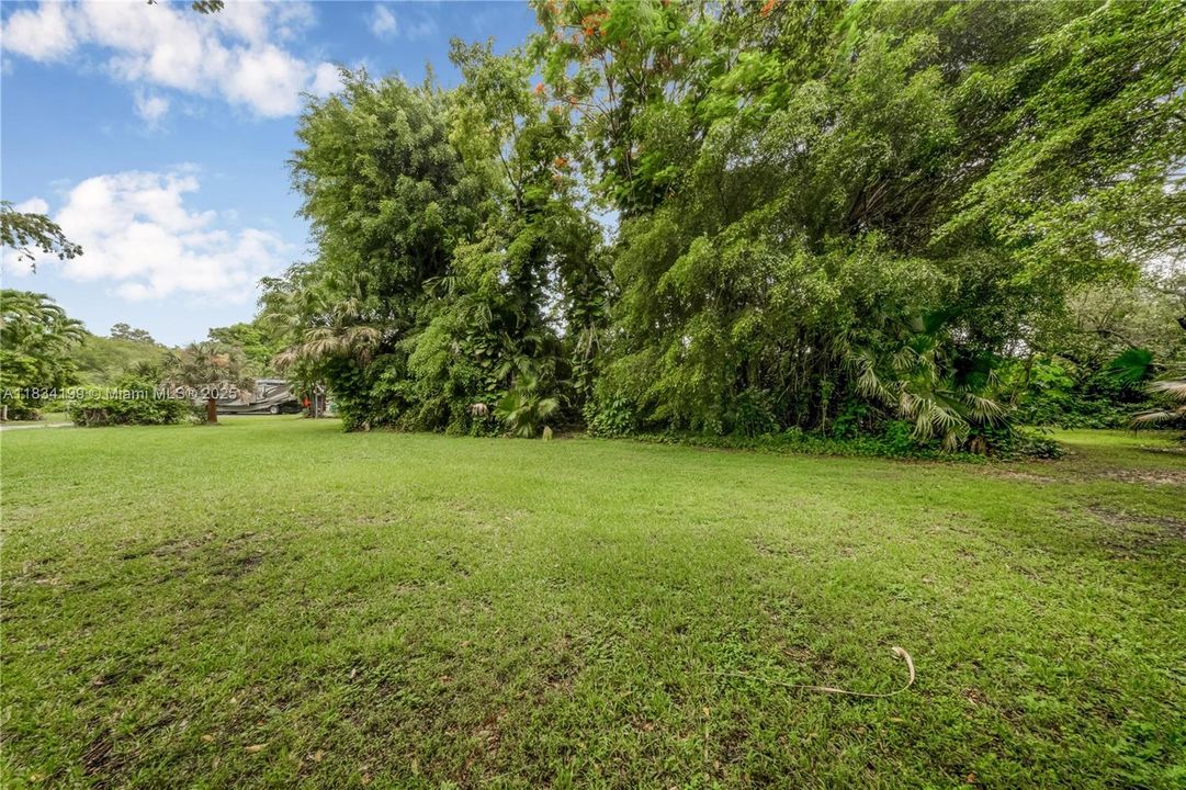 На продажу: $3,000,000 (1.32 acres)