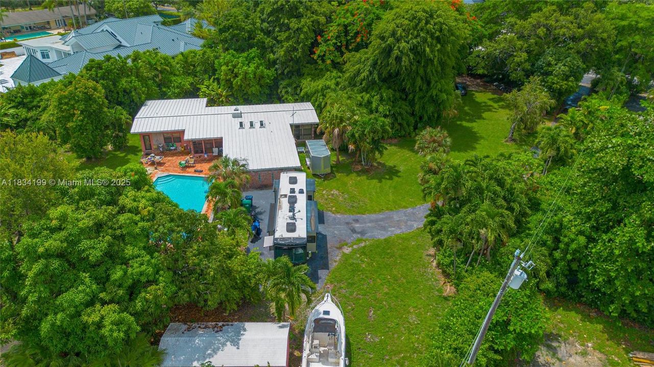 На продажу: $3,000,000 (1.32 acres)