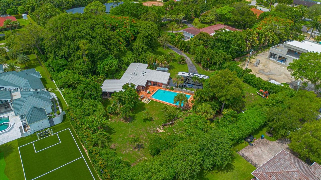 На продажу: $3,000,000 (1.32 acres)
