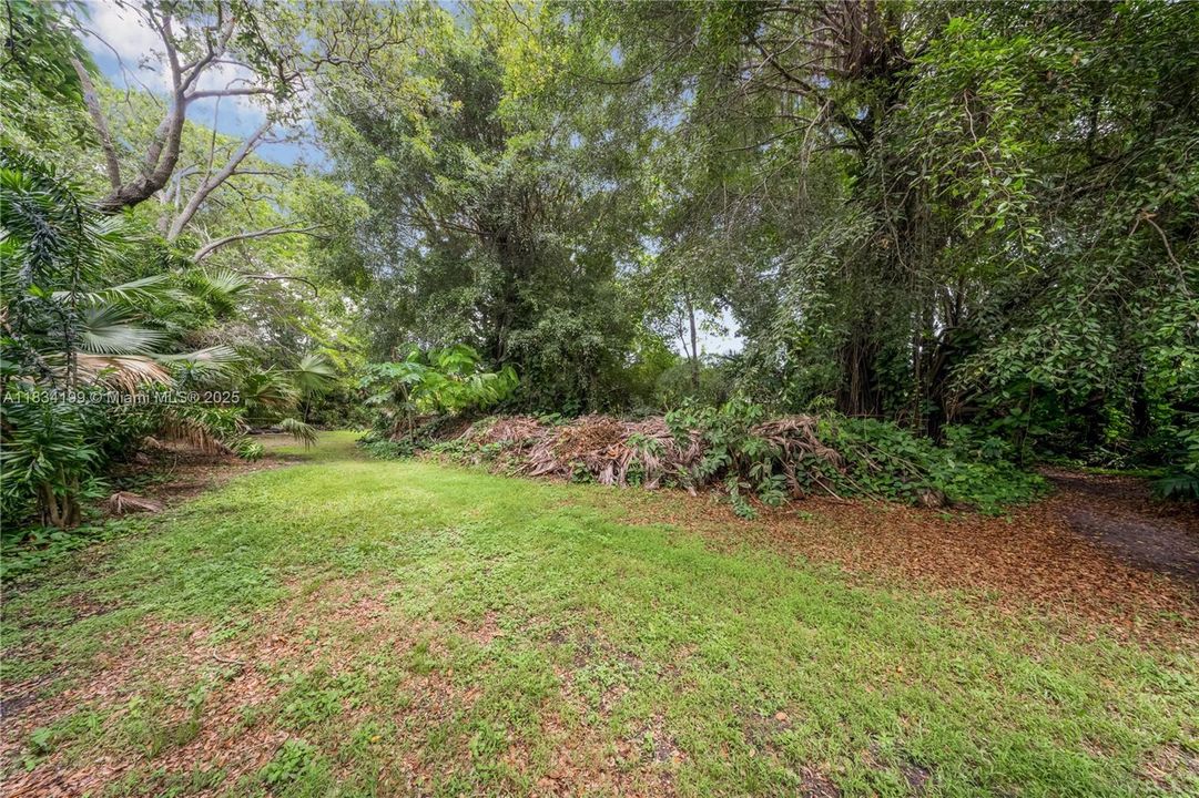 На продажу: $3,000,000 (1.32 acres)