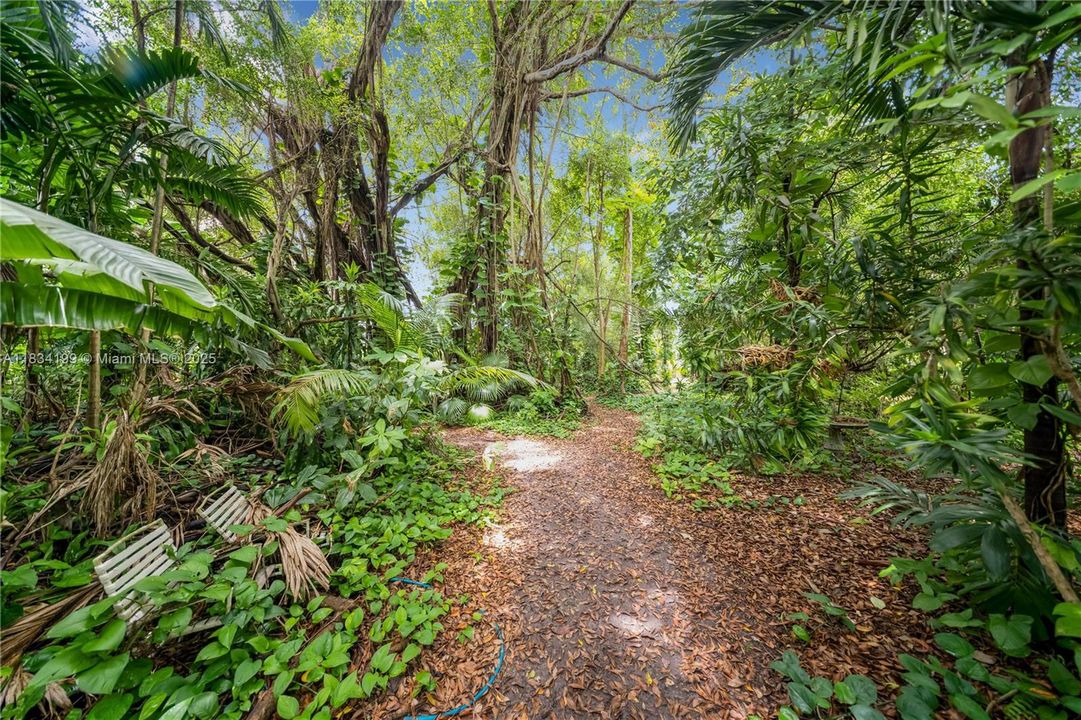 На продажу: $3,000,000 (1.32 acres)