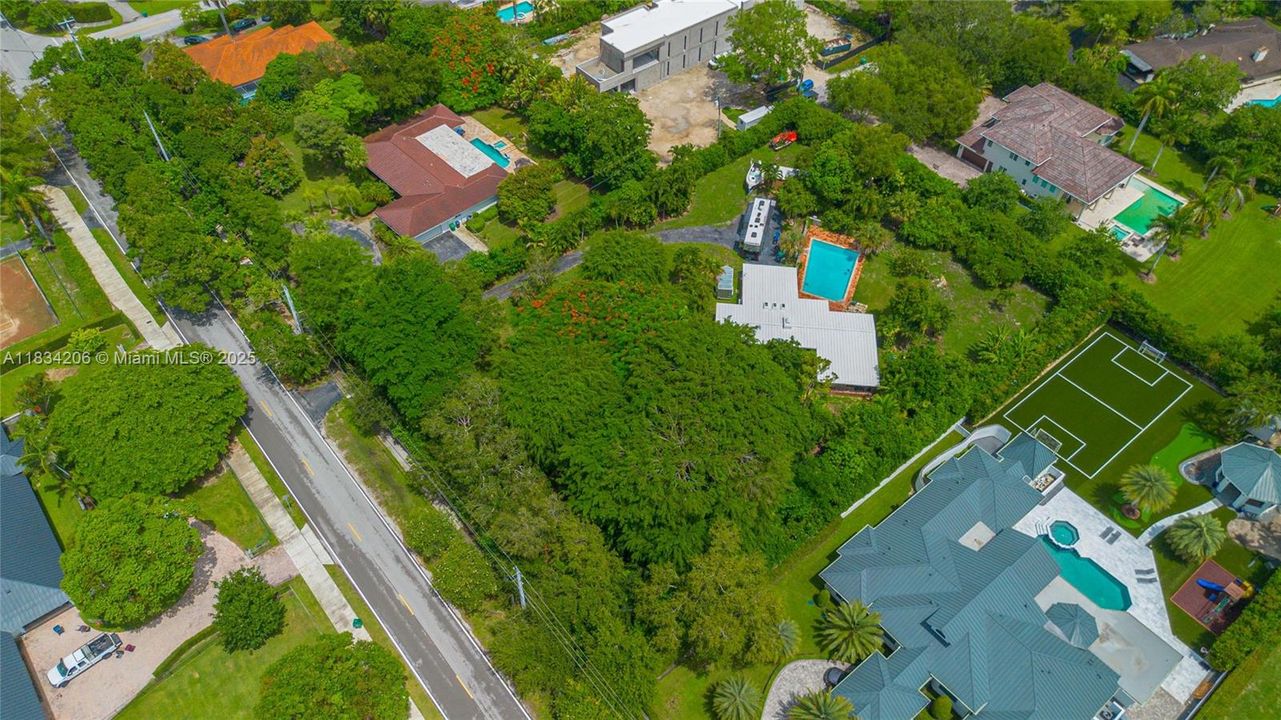 На продажу: $3,000,000 (3 спален, 2 ванн, 1864 Квадратных фут)