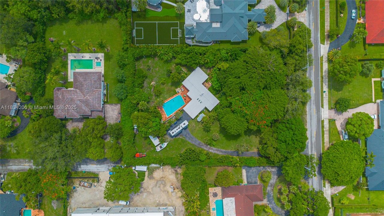 На продажу: $3,000,000 (3 спален, 2 ванн, 1864 Квадратных фут)