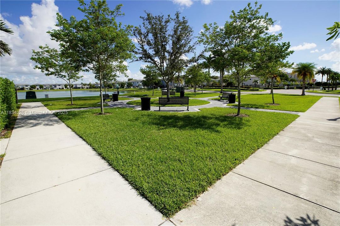 Недавно продано: $350,000 (3 спален, 3 ванн, 1328 Квадратных фут)