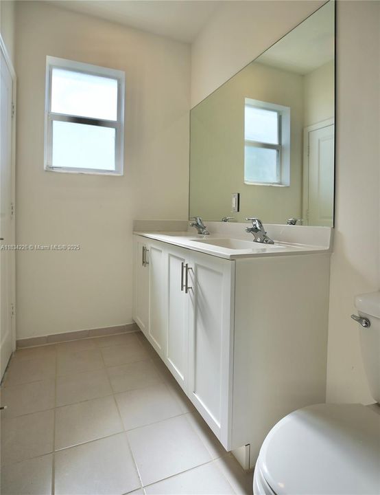 Недавно продано: $350,000 (3 спален, 3 ванн, 1328 Квадратных фут)