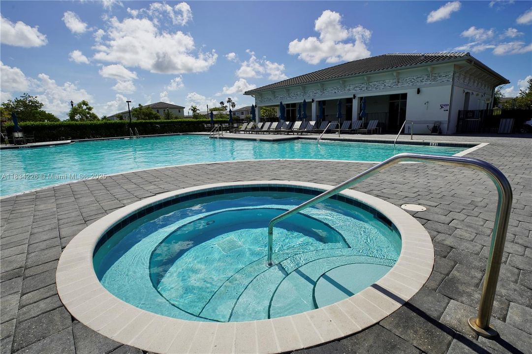 Недавно продано: $350,000 (3 спален, 3 ванн, 1328 Квадратных фут)