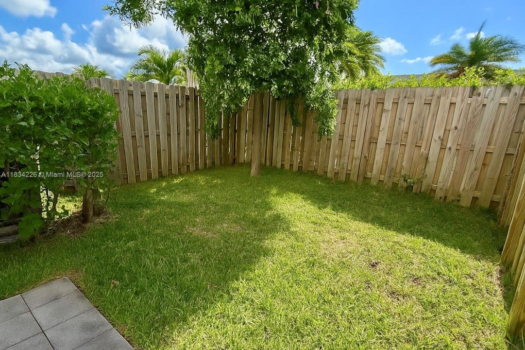 Недавно продано: $350,000 (3 спален, 3 ванн, 1328 Квадратных фут)