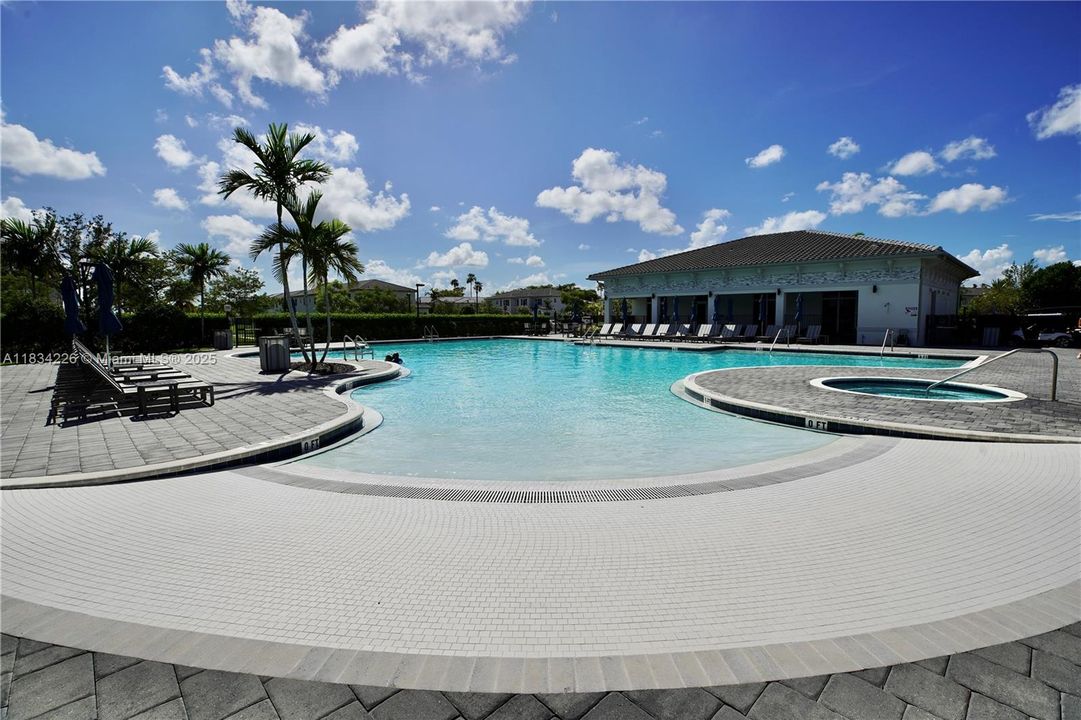 Недавно продано: $350,000 (3 спален, 3 ванн, 1328 Квадратных фут)