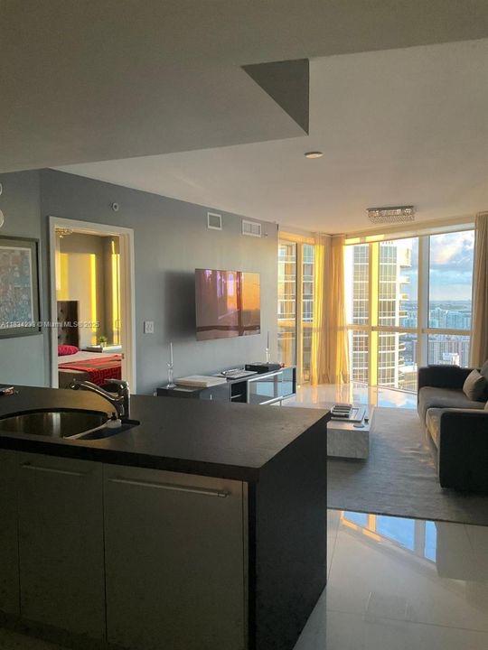 Recently Sold: $739,000 (1 beds, 1 baths, 914 Square Feet)