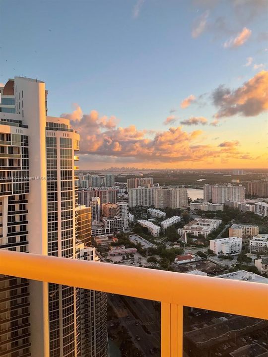 Recently Sold: $739,000 (1 beds, 1 baths, 914 Square Feet)