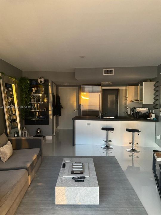 Recently Sold: $739,000 (1 beds, 1 baths, 914 Square Feet)