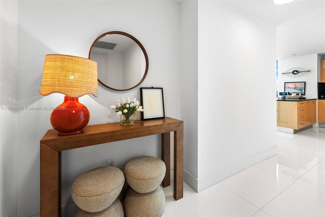 For Sale: $850,000 (1 beds, 1 baths, 820 Square Feet)