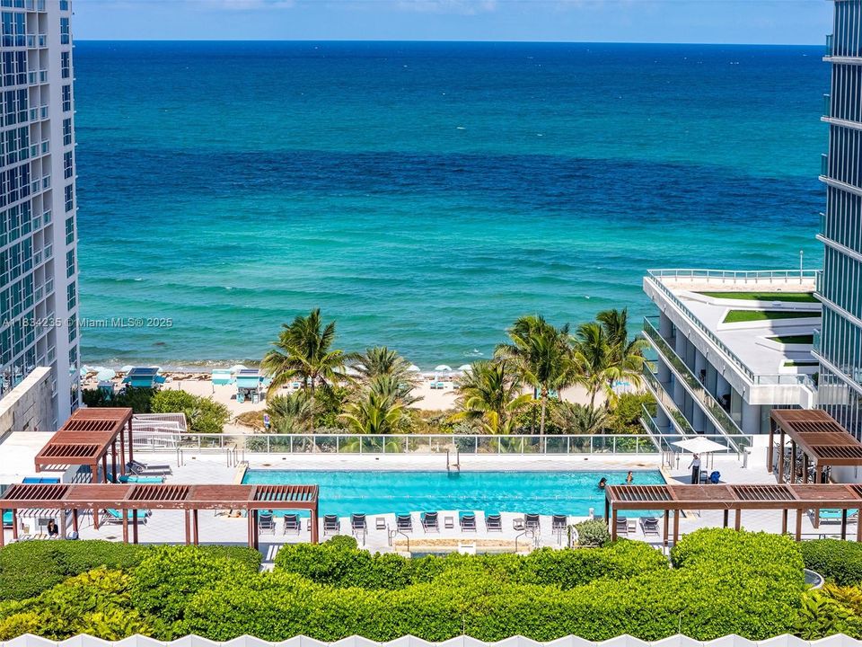 For Sale: $850,000 (1 beds, 1 baths, 820 Square Feet)