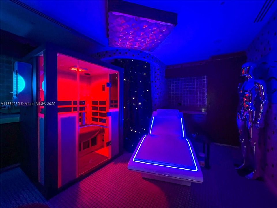 For Sale: $850,000 (1 beds, 1 baths, 820 Square Feet)