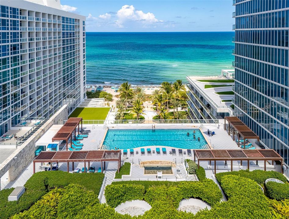 For Sale: $850,000 (1 beds, 1 baths, 820 Square Feet)