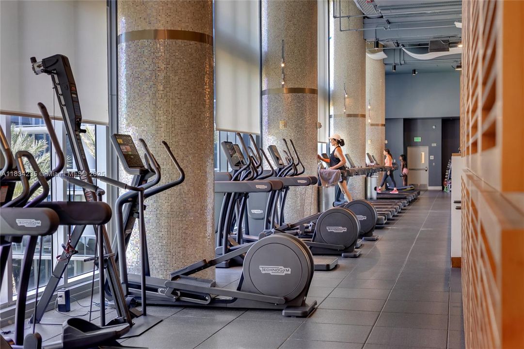 For Sale: $850,000 (1 beds, 1 baths, 820 Square Feet)