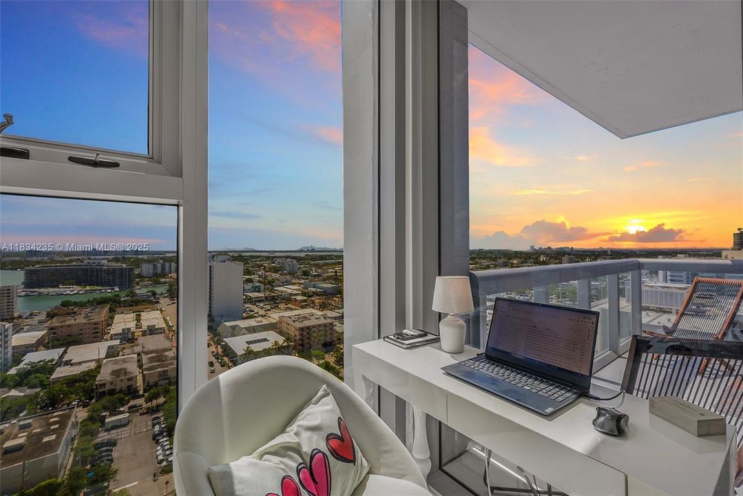 For Sale: $850,000 (1 beds, 1 baths, 820 Square Feet)