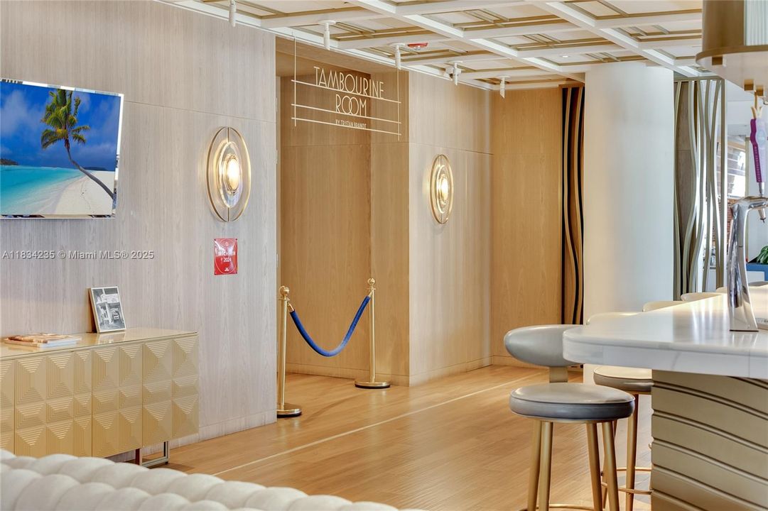 For Sale: $850,000 (1 beds, 1 baths, 820 Square Feet)