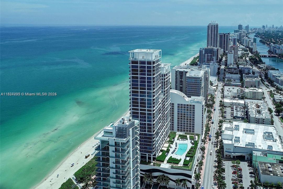 For Sale: $850,000 (1 beds, 1 baths, 820 Square Feet)