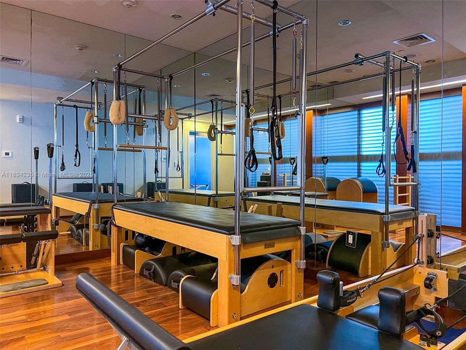 For Sale: $850,000 (1 beds, 1 baths, 820 Square Feet)