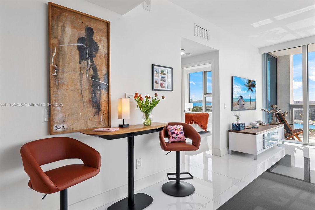 For Sale: $850,000 (1 beds, 1 baths, 820 Square Feet)