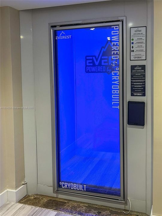 For Sale: $850,000 (1 beds, 1 baths, 820 Square Feet)